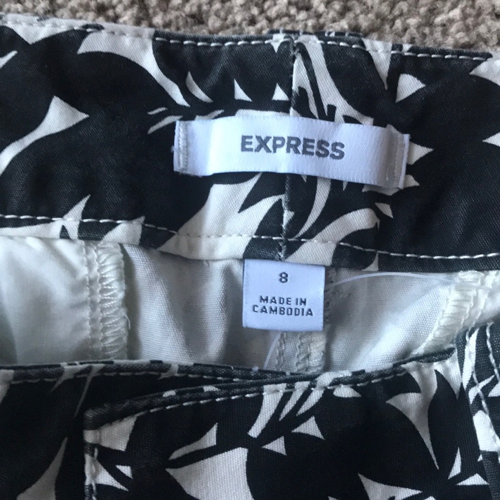 NWOT Express floral shorts - Picture 3 of 3